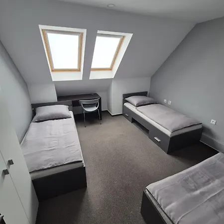 Stanica Hostal *